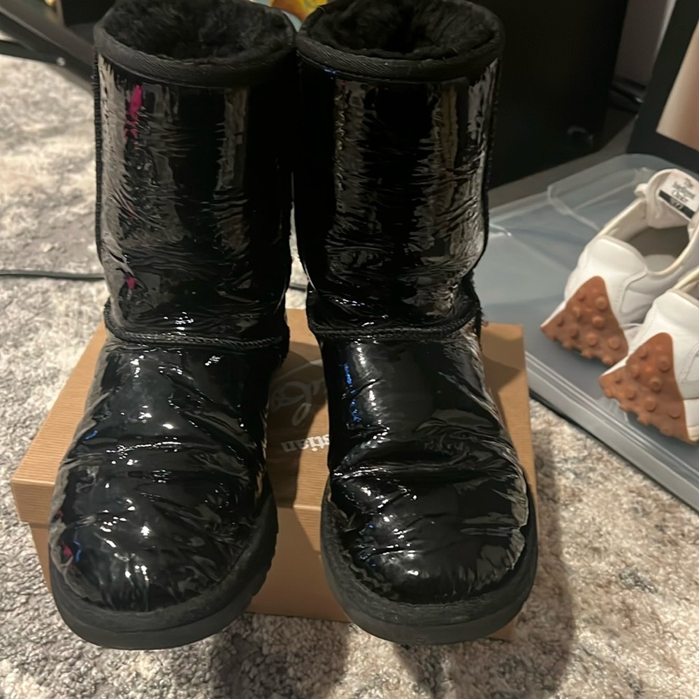 Women’s uggs. Patent black. Gorgeous. Worn and a ton of life left. Size 7.